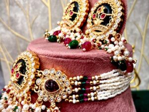 choker set